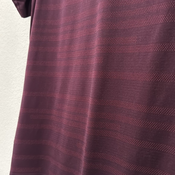 Lululemon Metal Vent Tech - Size Large Burgundy - Picture 3 of 4